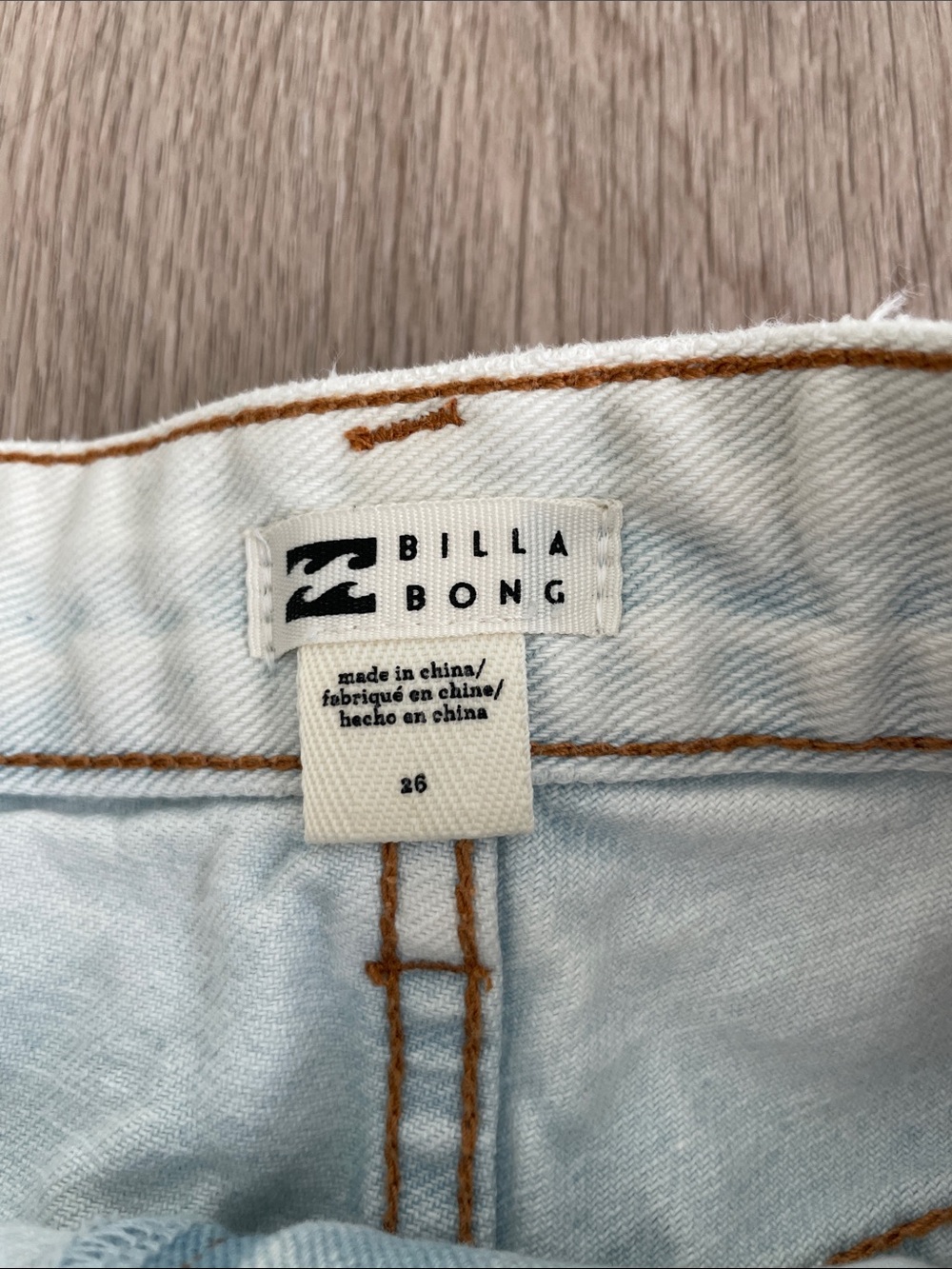 Billabong Light Wash Denim High-Rise Women’s Shorts Vintage Look - Picture 3 of 4